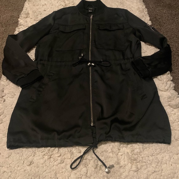 Forever 21 Women’s Long Black Zip Up Bomber Jacket Large w Tie at Waist & Bottom - Picture 3 of 11